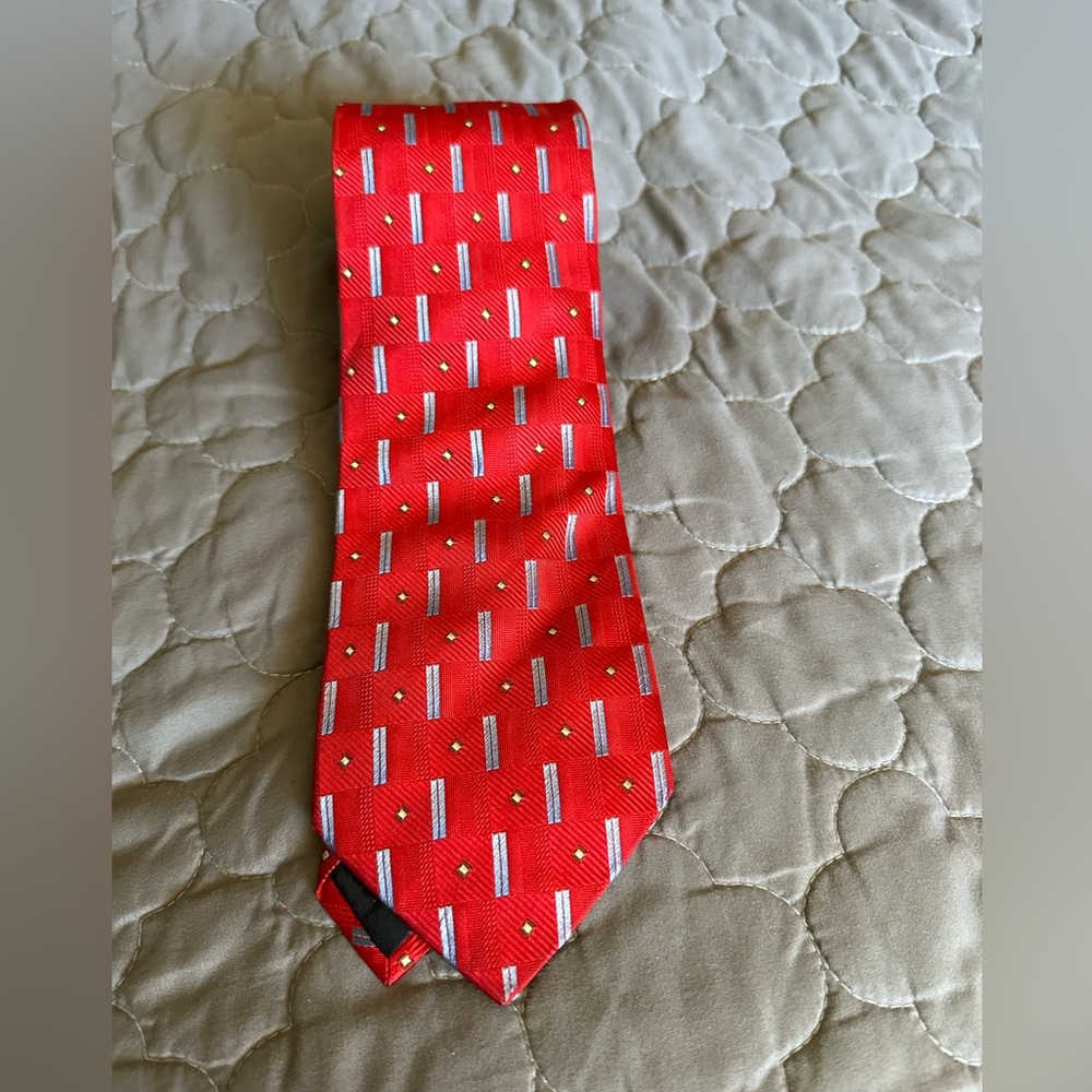 Jos. A. Bank Red and Blue Patterned Tie EUC 100% Silk